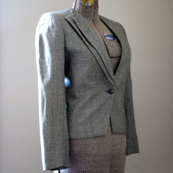 Cropped Asymmetrical Wool Blazer - Picture 3 of 5